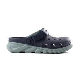 A Crocs Duet Max II Clog