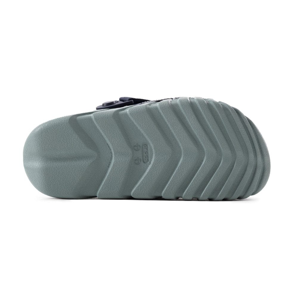 A Crocs Duet Max II Clog - Image 4